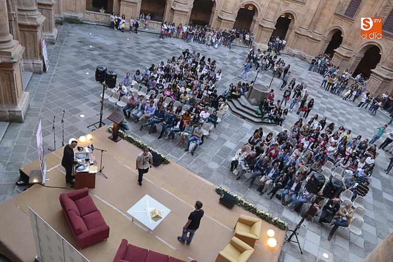 Un momento de los actos que se celebraron en el patio barroco (Foto de Álex López)