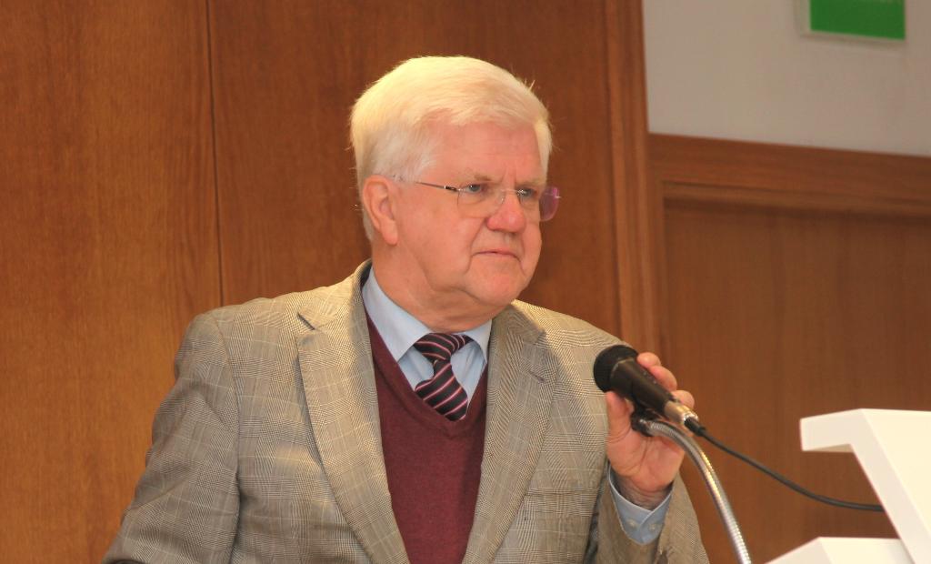 Una conferencia del escritor inglés Stuart Park