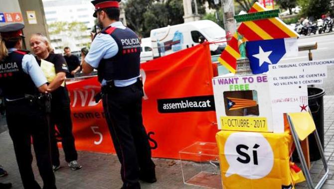 Mossos hablan con Pep Rovira, de la ANC