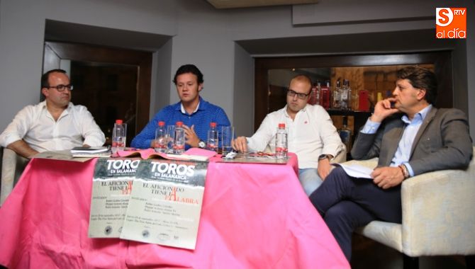 Un momento de la tertulia en el New Salón del Café