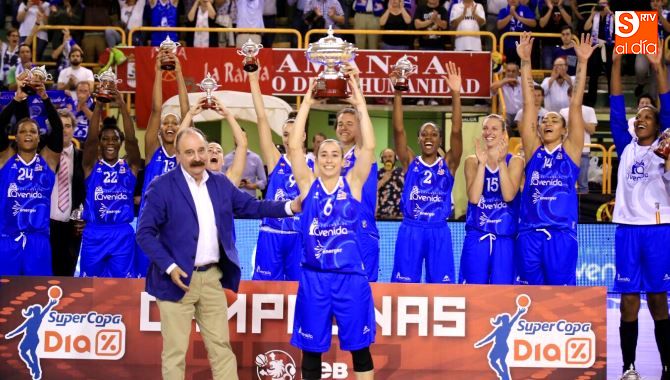 Silvia Domínguez levanta la Copa de Supercampeón de España