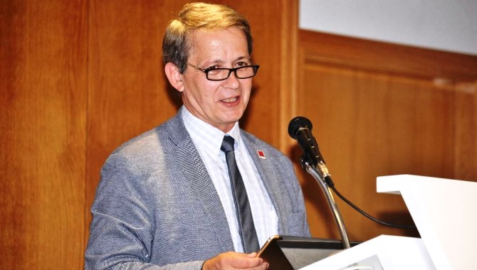 El profesor y conferenciante Luis Fajardo