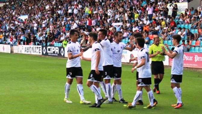 El CF Salmantino UDS quiere ‘meter’ la quinta ante el Sporting Uxama  