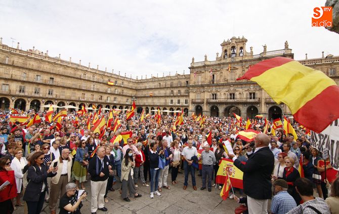 Concentración en la Plaza Mayor este mediodía. Fotos: David Fernández