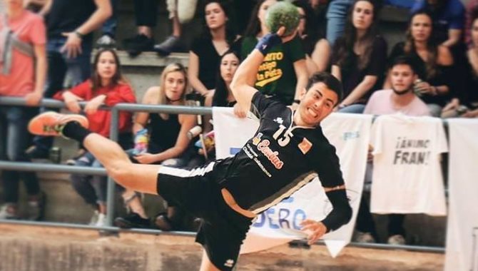 El BM Ciudad de Salamanca da la sorpresa al vencer a Burgos (21-22)  