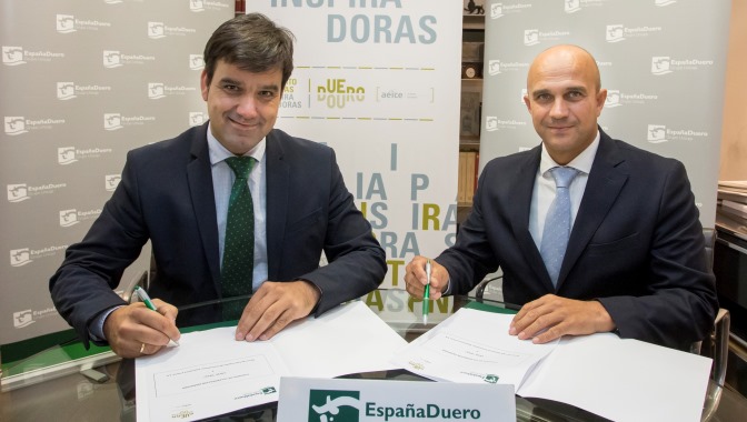 Firma del acuerdo entre EspañaDuero y la Agrupación Empresarial Innovadora para la Construcción Eficiente (AEICE)