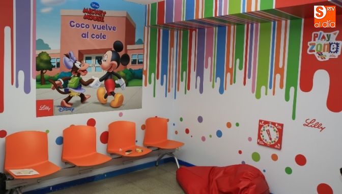 Nueva zona de juegos para los niños en el departamento de Pediatría / Foto de Alberto Martín