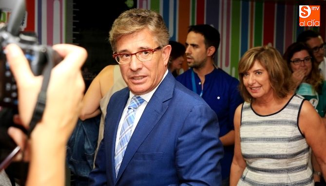El gerente regional de Sacyl, Rafael López, en el Hospital de Salamanca / Foto de Alberto Martín