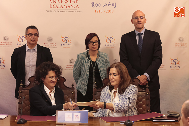 La vicerrectora de Internacionalización de la Universidad de Salamanca, Mª Ángeles Serrano, y la directora del Instituto Eulen de Formación de la Universidad Corporativa Eulen, Mª Amparo Sánchez Cano / Foto de Alejandro López