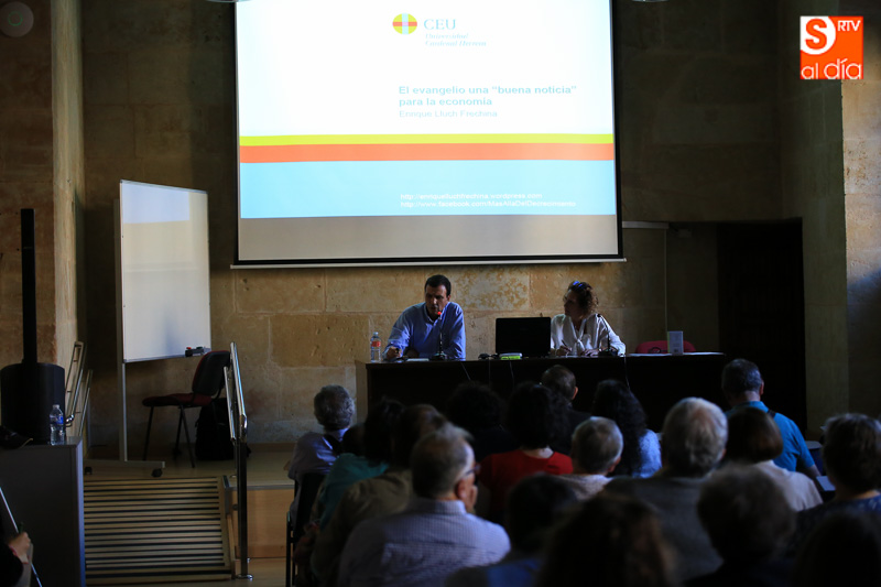 Foto 3 - Enrique Lluch imparte una charla sobre la actividad económica en España  
