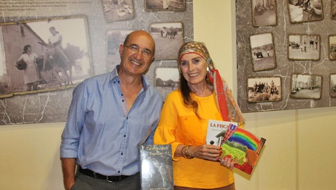 Los escritores María del Carmen Prada y Benito González