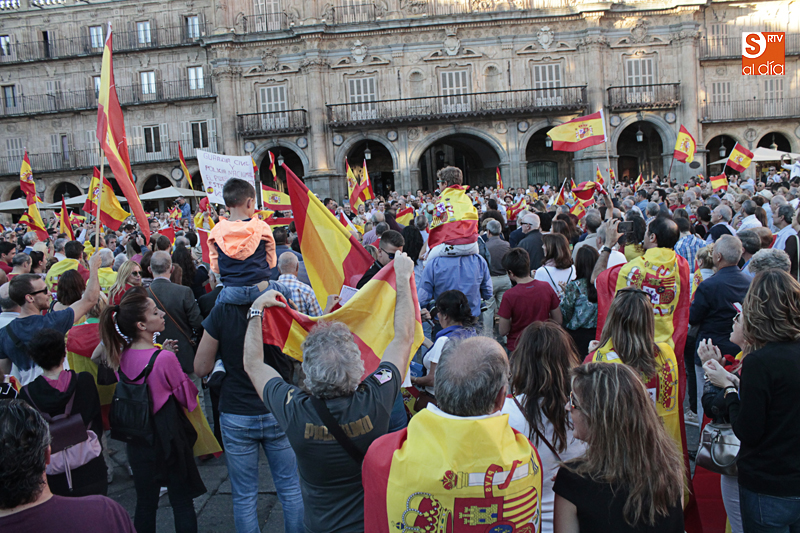 Concentración ciudadana en Salamanca en defensa de la democracia y la unidad de España (Foto de Álex López)