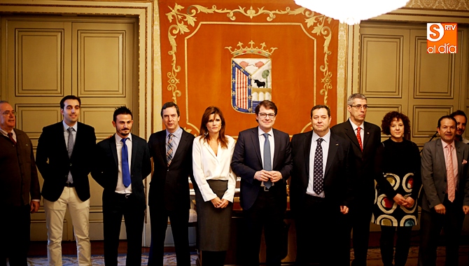 Dirigentes de la Cámara de Comercio de Salamanca, en una recepción municipal