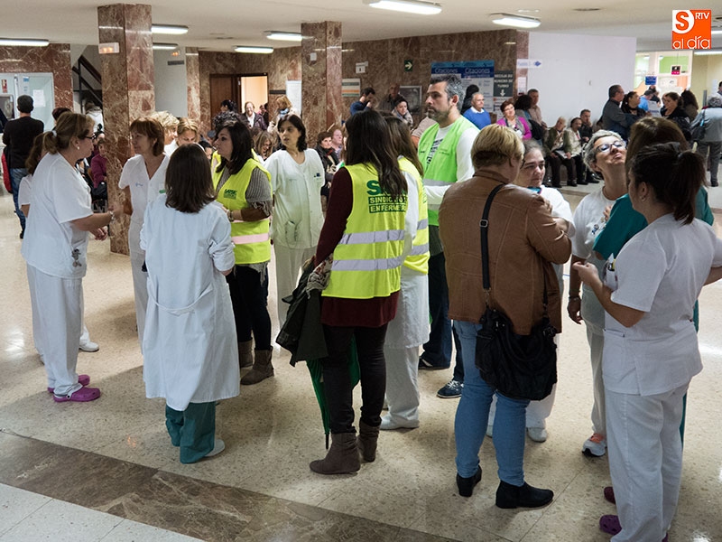 Integrantes de SATSE en una movilización anterior, en el Hospital de Salamanca