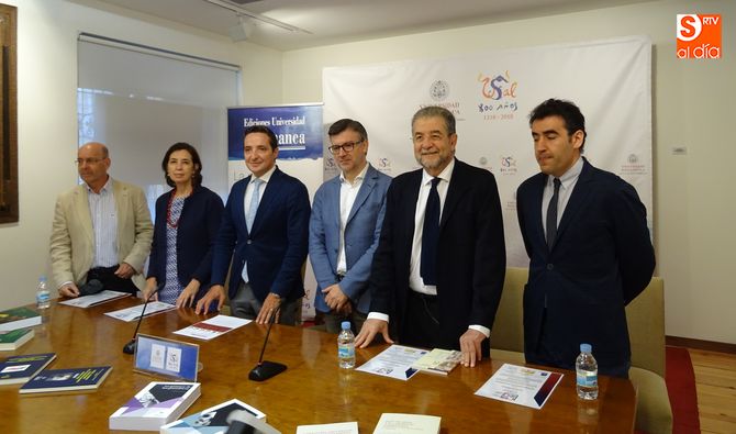 Juan Manuel Corchado y Eduardo Azofra, junto a los directores de las colecciones galardonadas