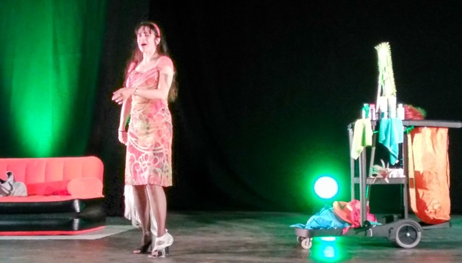 Beatriz Rico, en un momento de la representación en Ledesma.