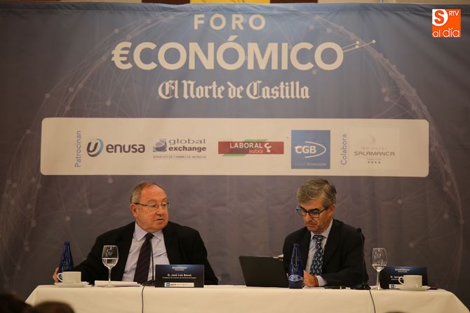 José Luis Bonet, a la izquierda, en el Foro Económico de El Norte de Castilla. Foto: Alberto Martín