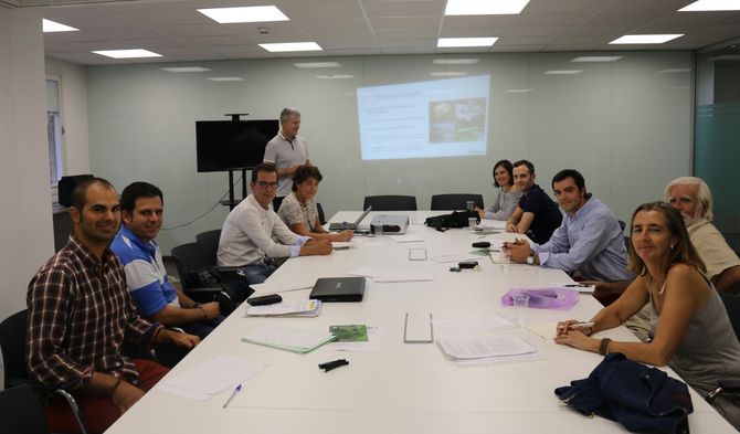 Ganaderos y gestores cinegéticos conocen los avances sobre diagnóstico y gestión de tuberculosis ...