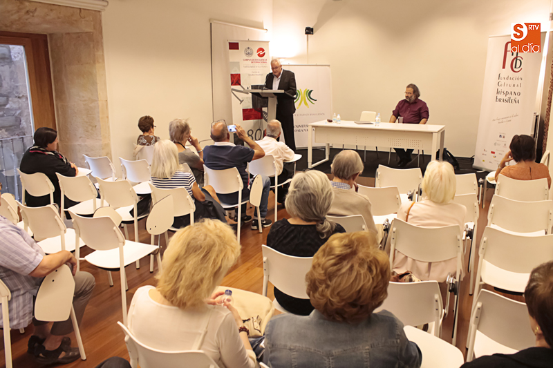 Un momento del acto en el Centro de Estudios Brasileños (Foto de Álex López)