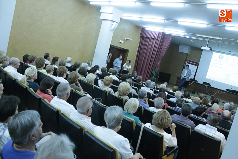 Charla del Programa Interuniversitario de la Experiencia. Foto: Alejandro López