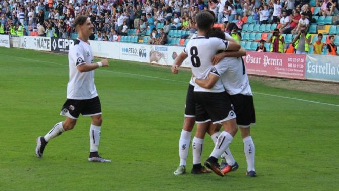 El Salmantino UDS pretende volver a sonreir ante un rival directo