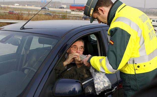 Falsos mitos para evitar dar positivo en el control de alcoholemia  