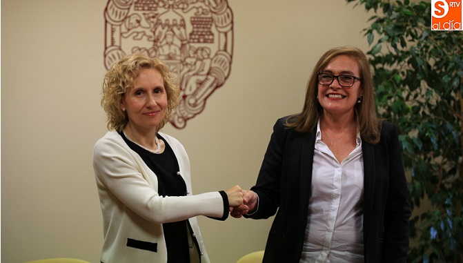 La rectora de la UPSA, Mirian de las Mercedes Cortés Diéguez, y la secretaria general de la Federación de Enseñanza de CCOO de Castilla y León, Elena Calderón García / Foto de Alberto Martín