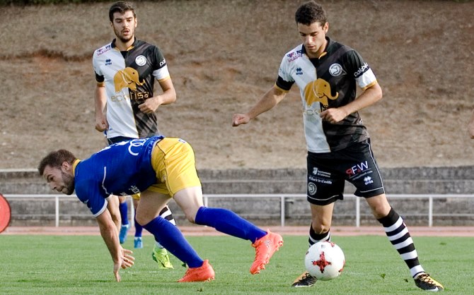 Adrián, en un partido con Unionistas en Las Pistas