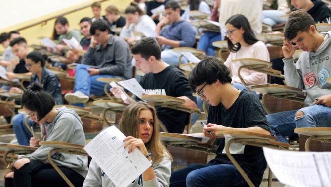 Educación abre el plazo de solicitud para las becas universitarias correspondientes al curso...