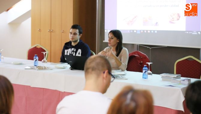 Un momento de la presentación del recetario en la Fonda Veracruz