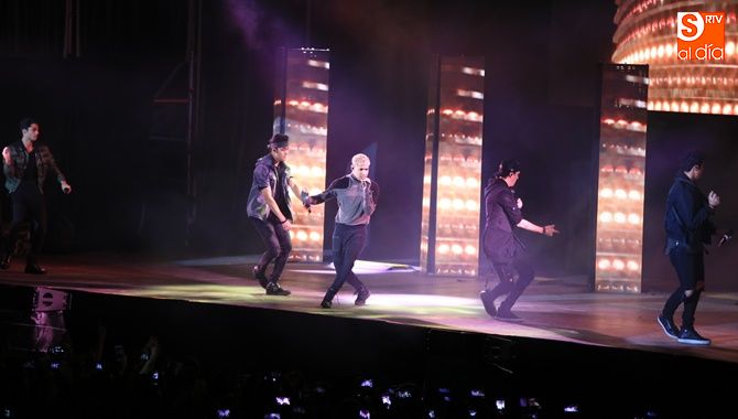 Un momento del concierto ofrecido por el grupo CNCO en Salamanca