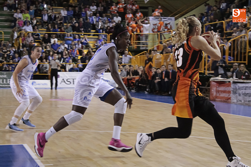 Gran victoria de Avenida en un trepidante partido ante el Ekaterimburgo (56-43)