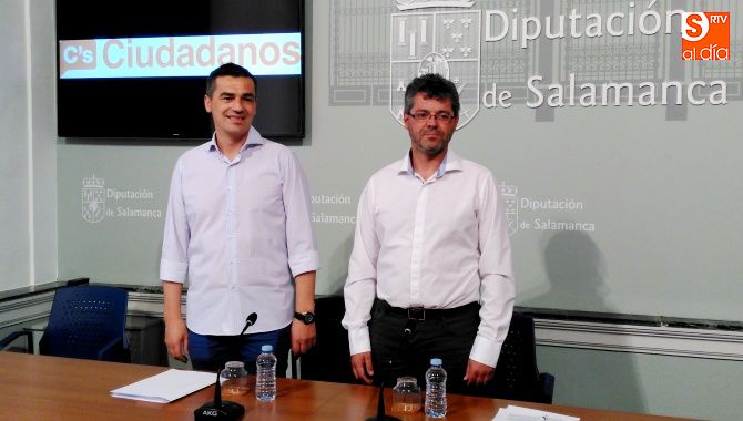 Manuel Hernández (d), diputado provincial de Cs