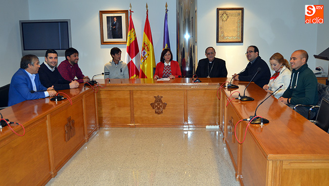 El Obispo de la Diócesis de Salamanca, Carlos López, mantenía hoy un encuentro con la Corporación en el Ayuntamiento