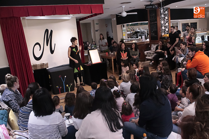 Carioca Cuentacuentos llena de imaginación y color el Manolita Café