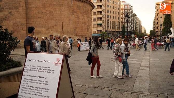 Cáritas celebra un nuevo Círculo de silencio con el lema ‘Muévete contra la desigualdad’  