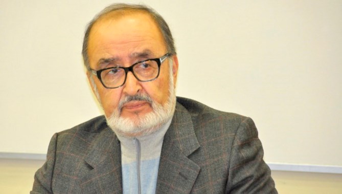 El poeta chileno Sergio Macías