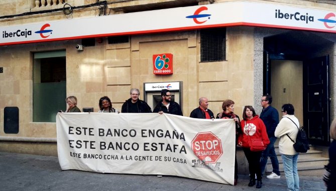 Concentración de Stop Desahucios en la calle Zamora