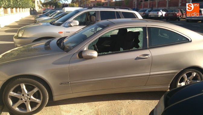 Dos de los vehículos afectados en la avenida de la Merced