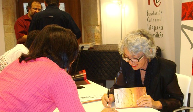 Rizolete Fernandes en otra presentación en el Centro Brasileño