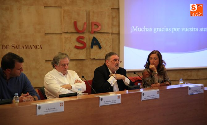 Inicio de las sesiones en la Universidad Pontificia. Foto: Alberto Martín