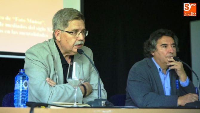 Momento de la charla en el estand de la Plaza Mayor
