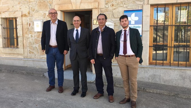 Encuentro con los representantes del Ayuntamiento de Vega de Tirados. Fotos: Diputación de Salamanca