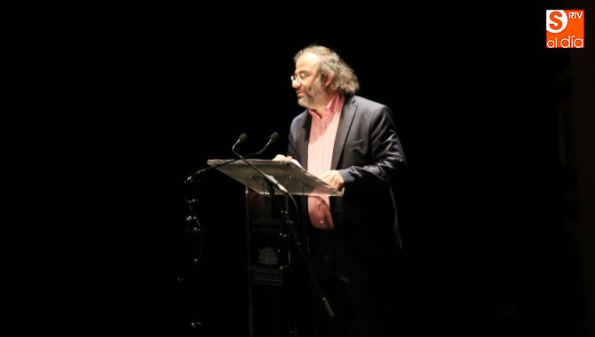 El poeta Alfredo Pérez Alencart, en el Teatro Liceo