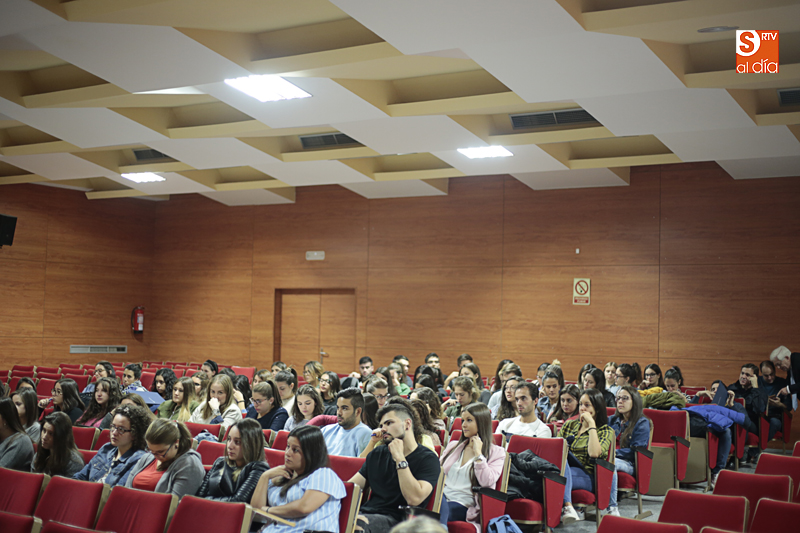 IV Jornadas de Solidaridad y Voluntariado 200 y +... los tambores hablan, en el Salón de Actos de la Facultad de Educación de la UPSA / Foto de Alejandro López