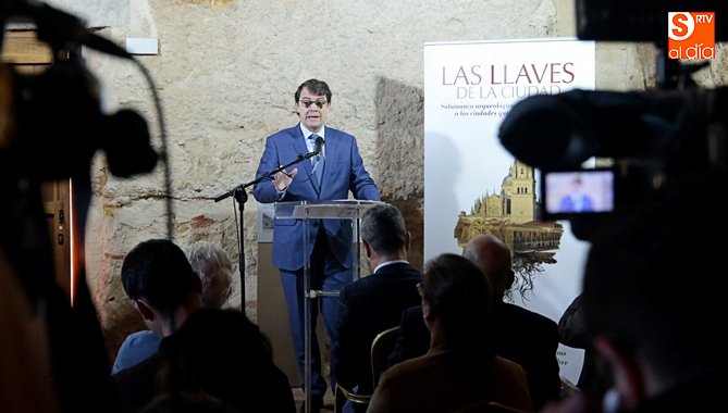 Alfonso Fernández Mañueco, alcalde de Salamanca, en la presentación de este programa de visitas / Foto de Alejandro López