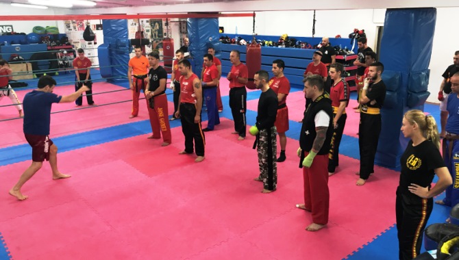 Joxe Vicente Eguzkiza realiza un seminario para 36 deportistas en la Federación de Castilla y...