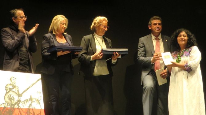 Paura Rodríguez Leytón con Miguel Elías, I. G. Salas, Pilar Fernández Labrador y Julián Barrera