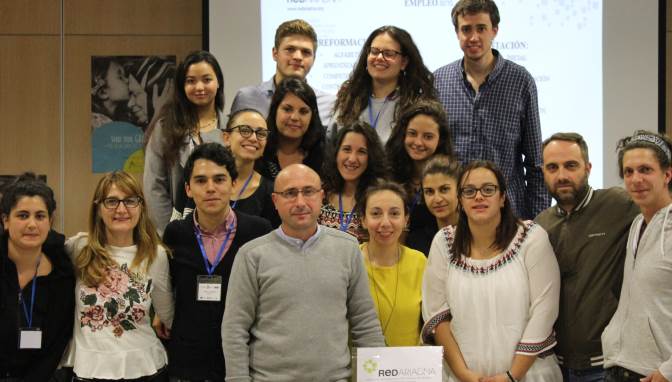 Los participantes del proyecto con el personal de ACCEM