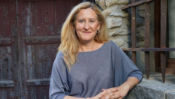 Luz Gabás, escritora